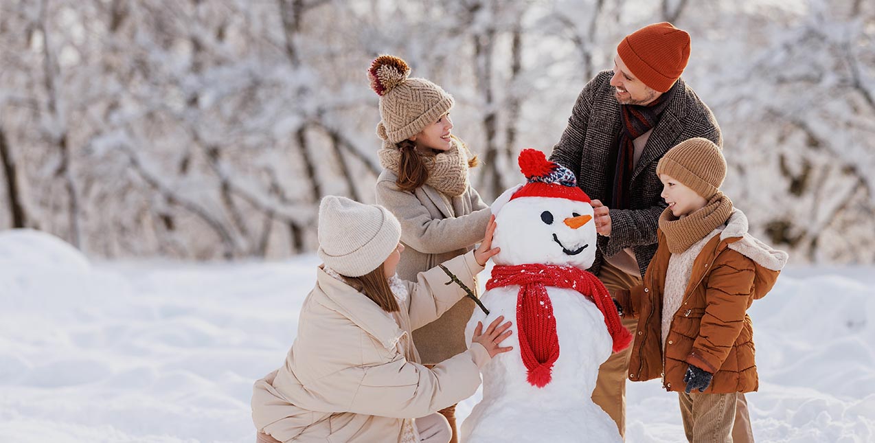 Family building a snowman | Wheatland Bank WA